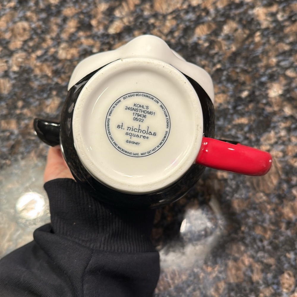 Disney Santa Mickey Mug - Picture 3 of 4